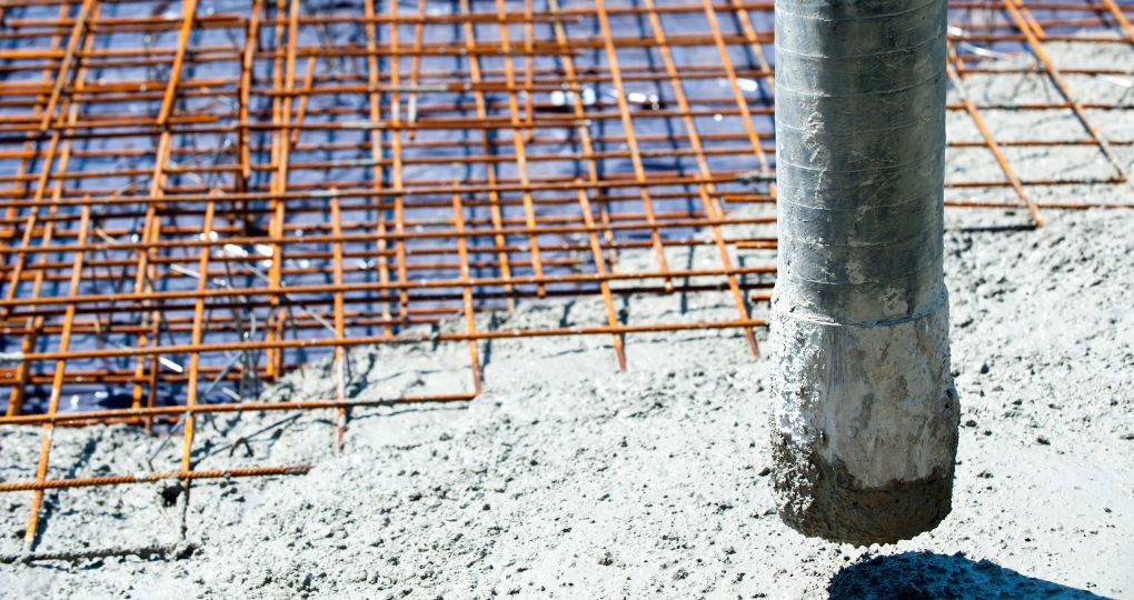 De ce se pune folie sub beton